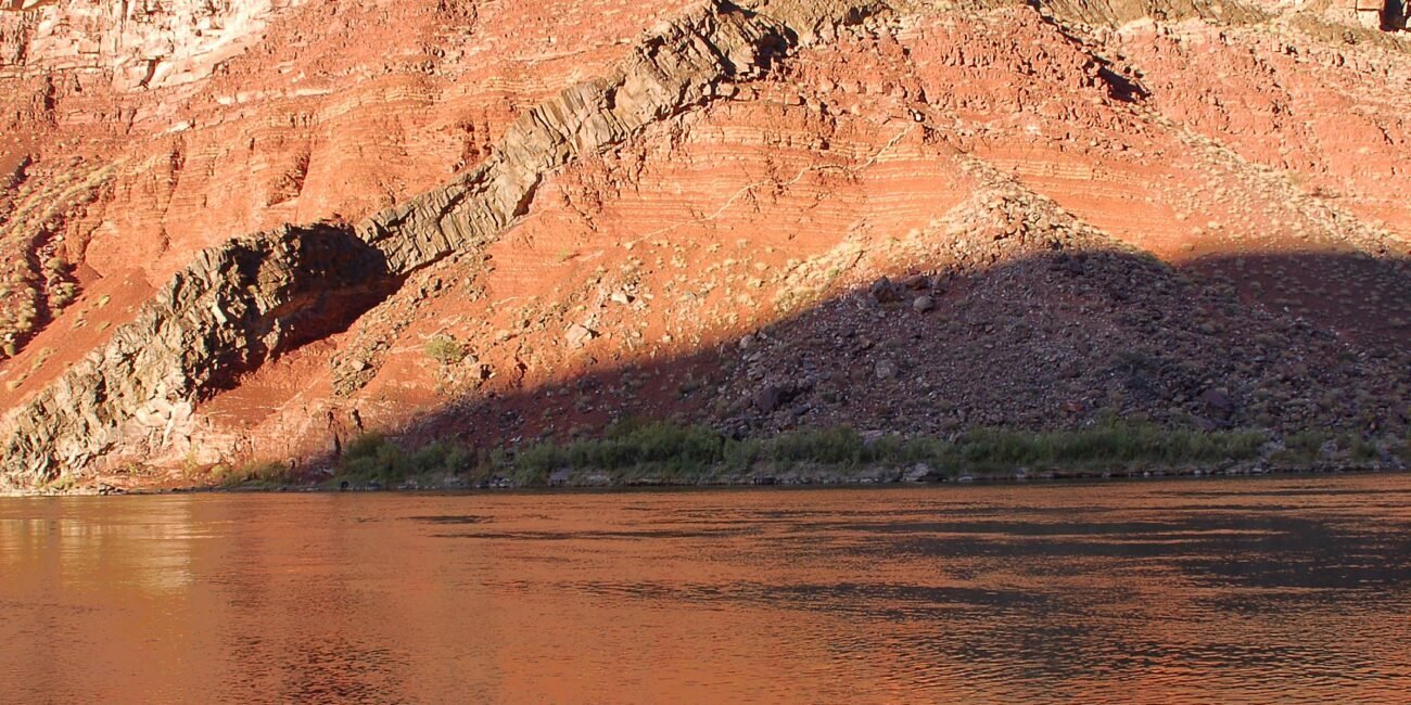 Basalt dike cutting through red Hakatai Shale at Hance Creek near the end of New Hance Trail