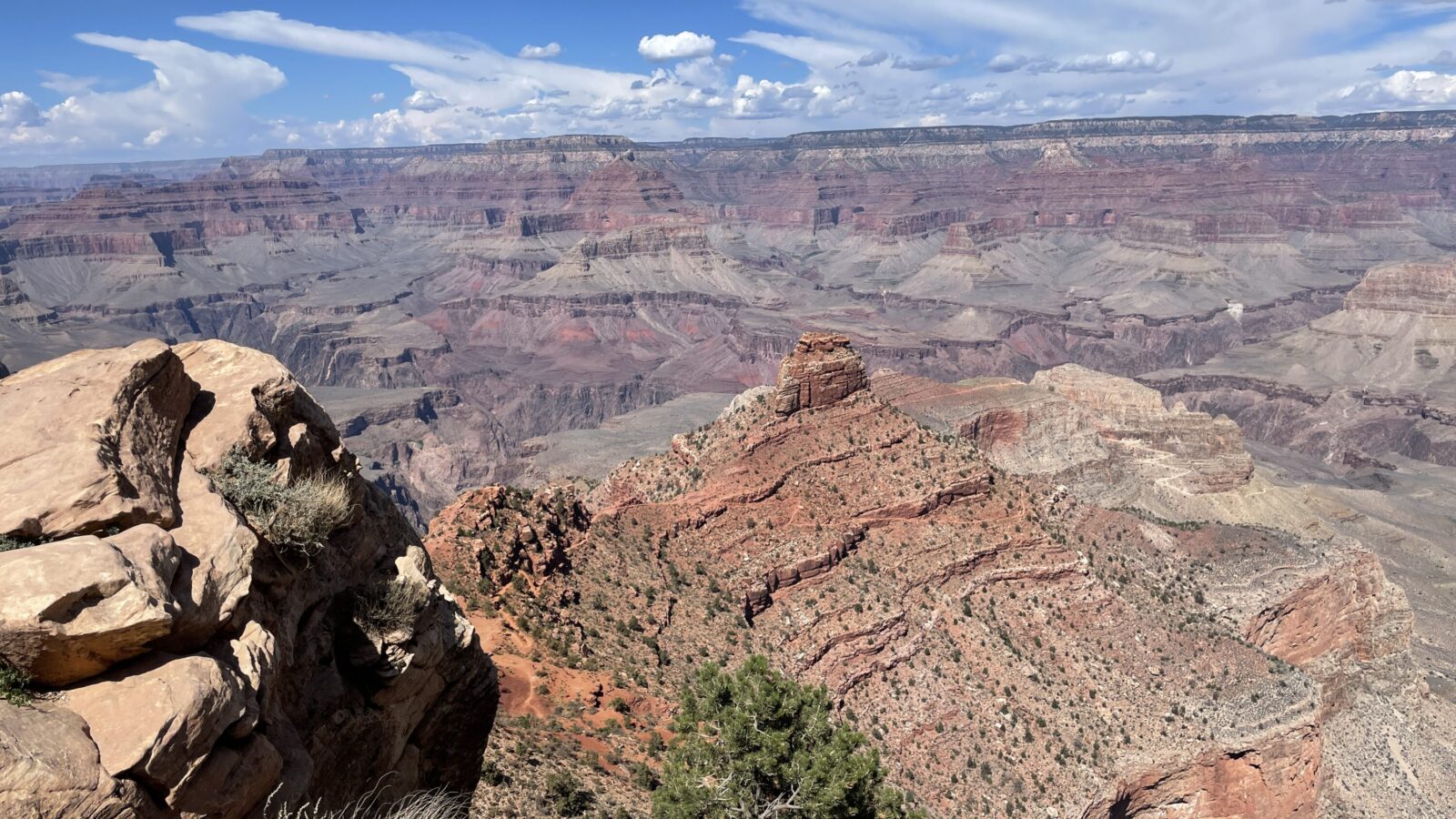 Grand Canyon view from Ooh Aah Point on the South Kaibab Trail