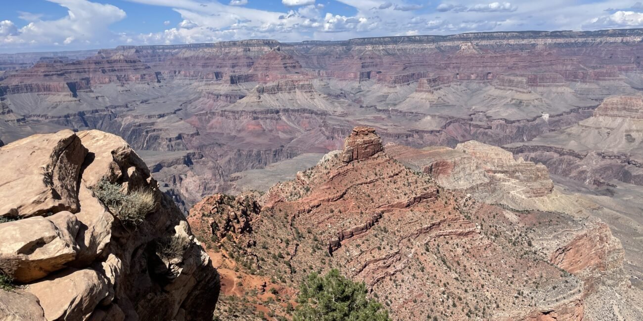Grand Canyon view from Ooh Aah Point on the South Kaibab Trail