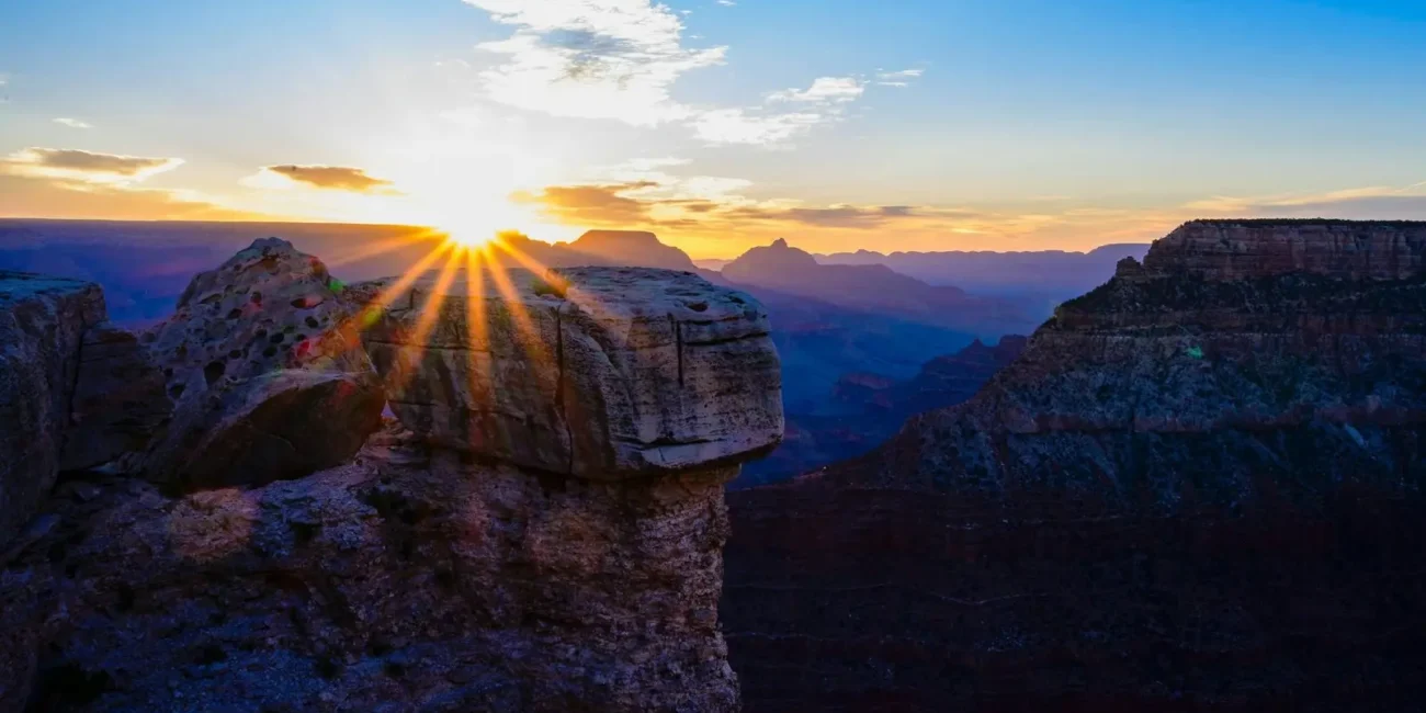 Sunrise casting rays across the Grand Canyon South Rim