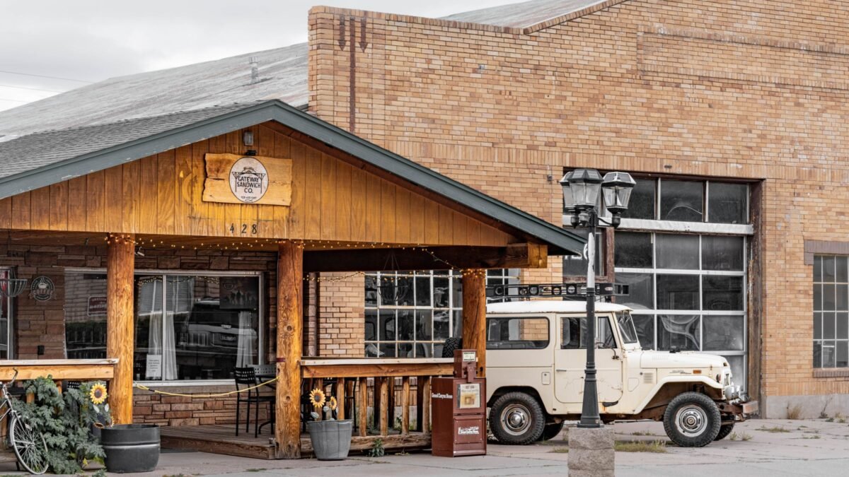 Historic Route 66 cafe and roadside dining stop in Williams, Arizona